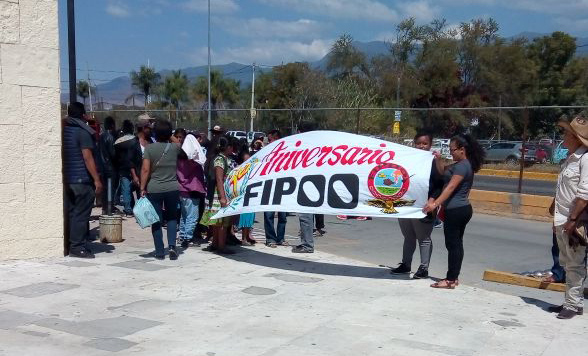 FIPOO marcha para entregar su pliego de demandas.