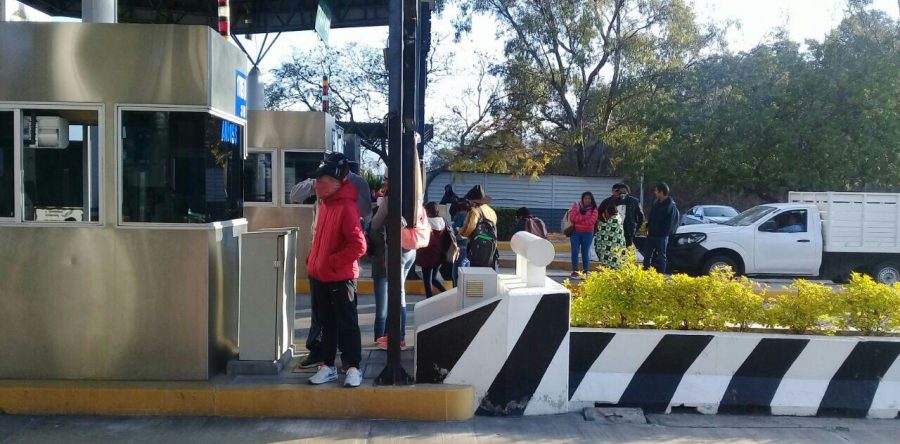 Normalistas toman Caseta de Huitzo