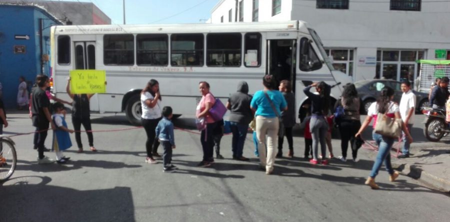 Padres de familia piden seguridad para su escuela