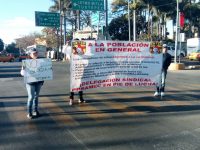Reanudan trabajadores de salud jornada de información en cruceros de Oaxaca