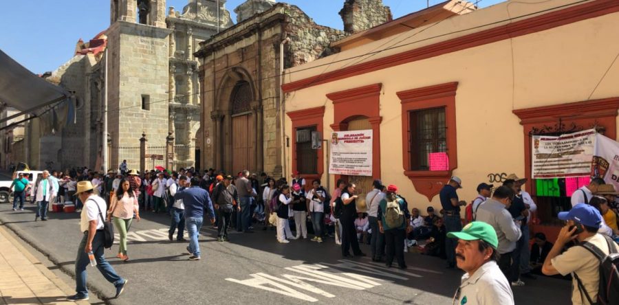 Trabajadores del área blanca bloquearon calles del centro de la ciudad.