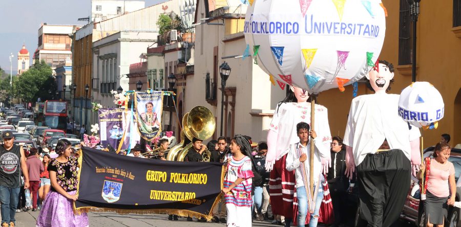Con guelaguetza celebra Grupo Folklórico de UABJO sus primeros 57 años de vida