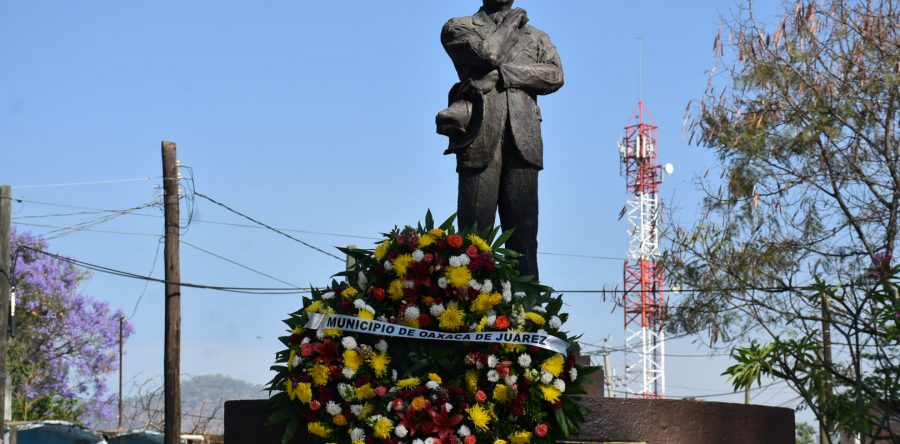 Con ofrenda floral Gobierno Municipal conmemora la Expropiación Petrolera