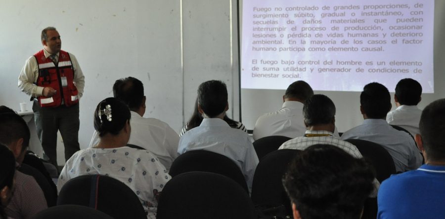 Brigadistas de Protección Civil en Ciudad Administrativa se capacitan en combate a incendios y primeros auxilios