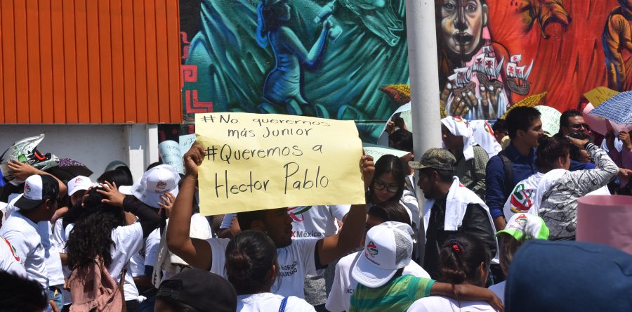 Reprochan priístas imposiciones y se manifiestan contra el “dedazo”