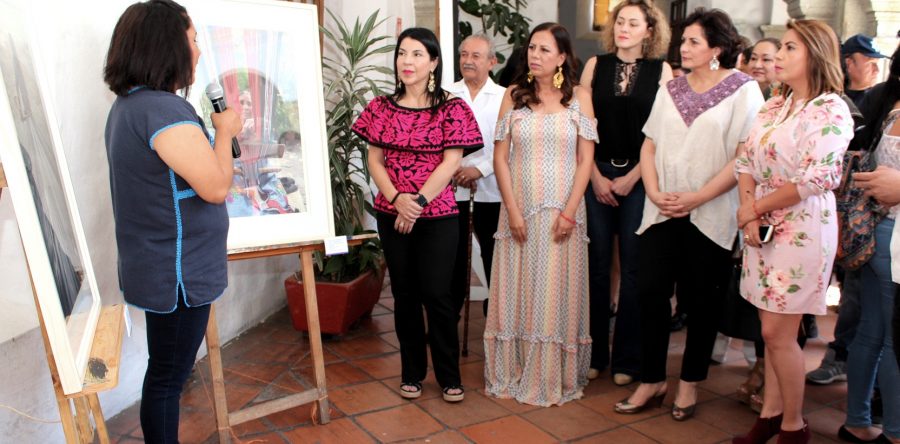 Montan exposición pictórica “Unid@s por Ellas”  en el Palacio Municipal
