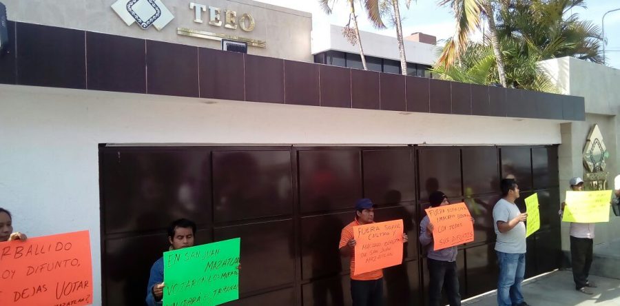 Habitantes de San Juan Mazatlán se inconforman en el TEEO