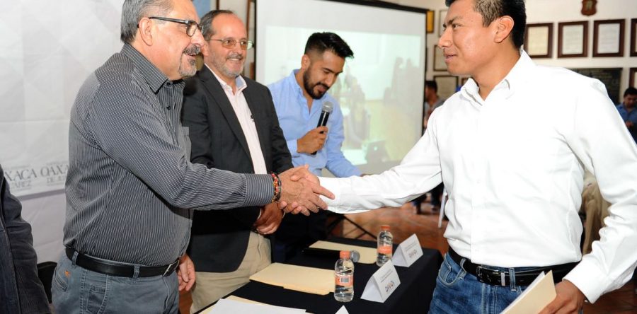 Entrega Hernández Fraguas reconocimientos a servidores públicos comprometidos con la competitividad
