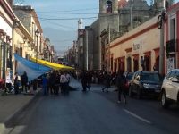 Continúan trabajadores de salud de la Mixteca con paro de labores