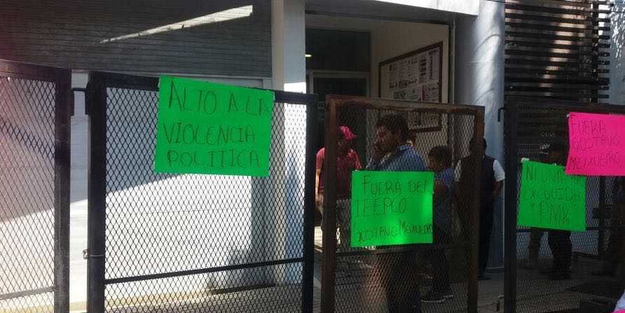 Continúan retenidos trabajadores del IEEPCO