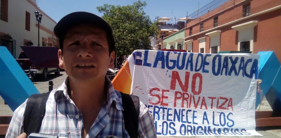 Markoa Vásquez exige la no privatización del agua.