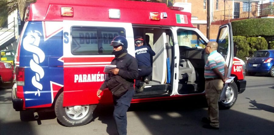 Rocían cloro a maestros que mantenían protesta en oficinas del IEEPO