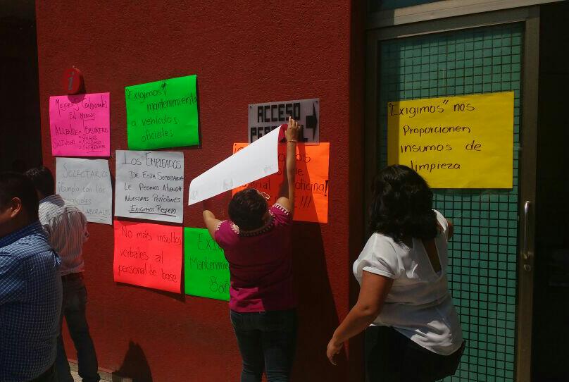 Protestan sindicalizados de Sectur en sus oficinas