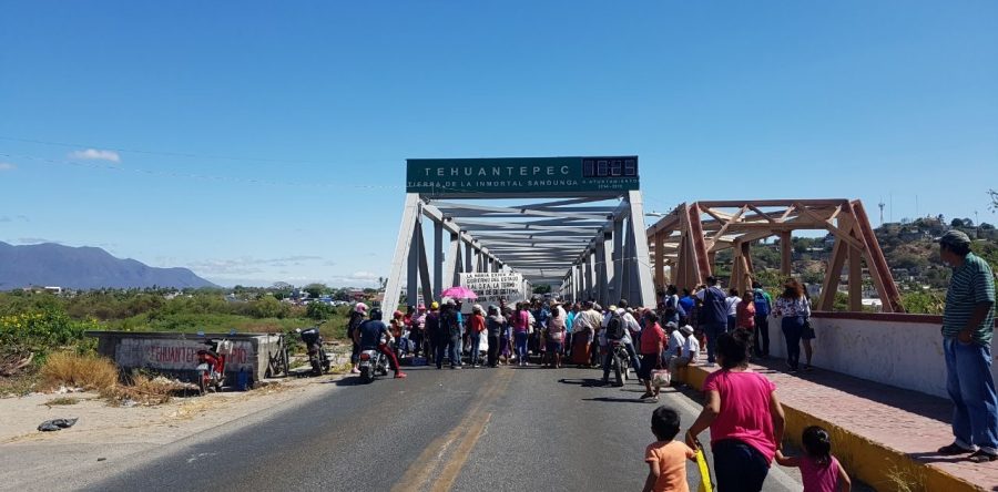 Damnificados por los sismos bloquean carreteras en el Istmo