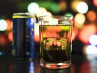 Riesgoso combinar bebidas energéticas y alcohol: SSO