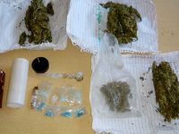 Policías estatales detienen a 2 personas con cristal y marihuana en la Costa