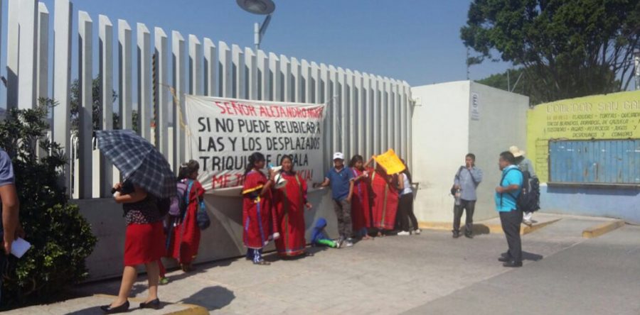 Protestan Triquis en Ciudad Administrativa