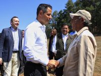 Suman esfuerzos Gobiernos de Oaxaca y España para abastecer de energía eléctrica a mil viviendas
