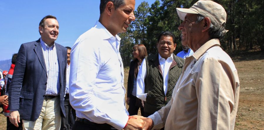 Suman esfuerzos Gobiernos de Oaxaca y España para abastecer de energía eléctrica a mil viviendas