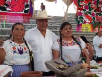 Buscan preservar el aroma y sabor del mole de chivo en Cosoltepec