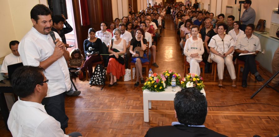 Conversan sobre la importancia de rescatar la memoria histórica