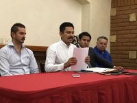 Grupo de mezcaleros en contra de su presidente Hipócrates Nolasco