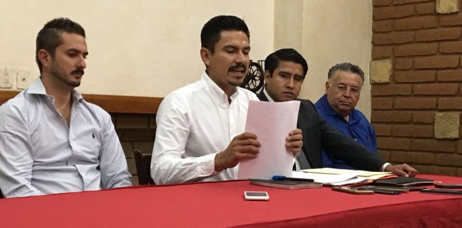 Grupo de mezcaleros en contra de su presidente Hipócrates Nolasco