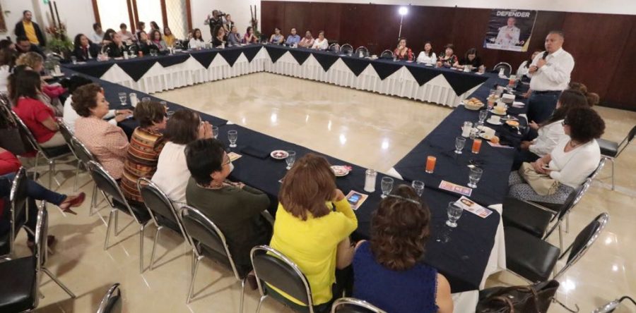 Combatir falta de empleo e inseguridad piden empresarias a Héctor Pablo