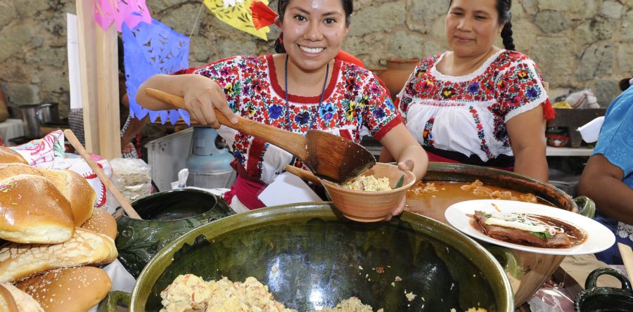 Maestras de la cocina oaxaqueña, les esperan con los brazos abiertos