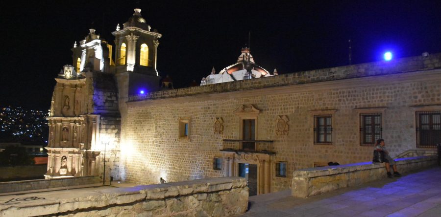 Encienden edificios públicos para la  concientización del Autismo