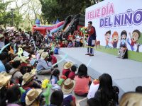 Regalan sonrisas a niñas y niños oaxaqueños