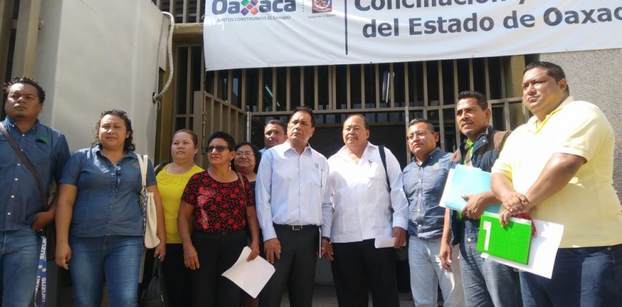 Trabajadores del CECYTEO amenazan con estallar en Huelga