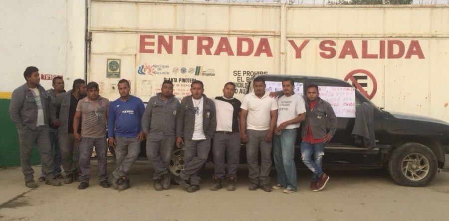 Protestan Trabajadores de Servi Gas en Pinotepa