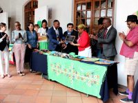 Inaugura Ayuntamiento la exposición de textiles de Muriele Leconte