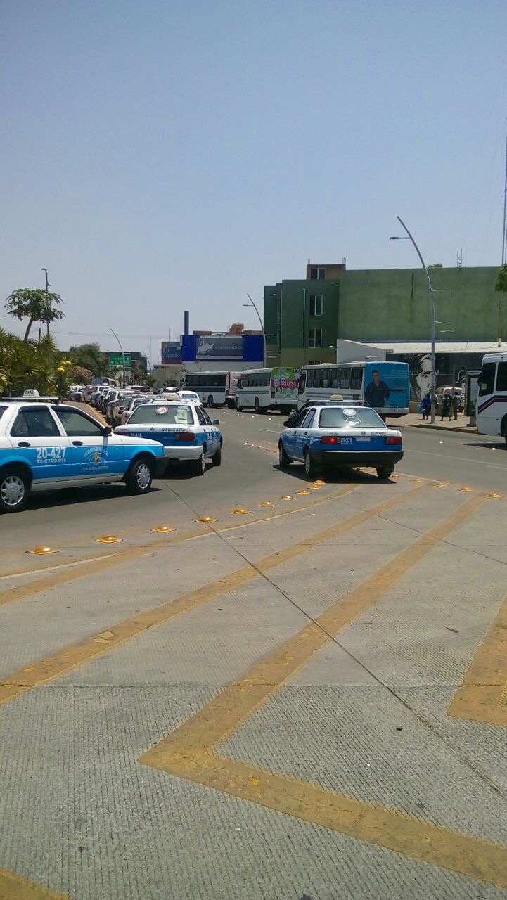 Con bloqueo Sitio Libertad exige atención en el Hospital Civil