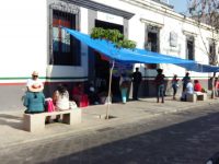 Jubilados de la S-22 protestan en el SAT