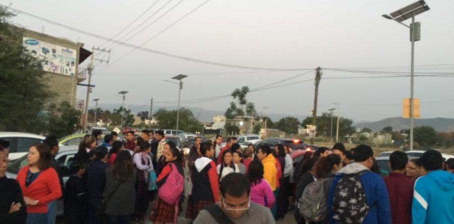 Con protesta piden la destitución de la directora del Colegio Valladolid