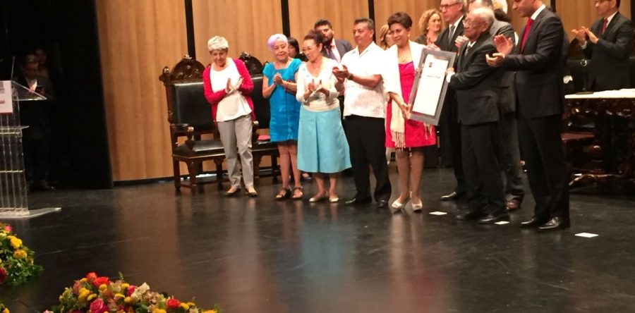 Reconoce el municipio capitalino a destacados oaxaqueños.