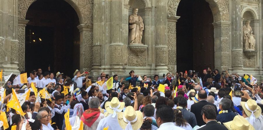 Celebra su primera misa el Arzobispo Pedro Vásquez