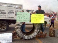 Mezcaleros bloquean la carretera al Istmo