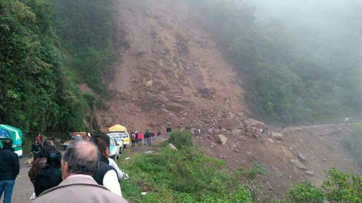 Por deslave  se cerró la carretera a Huautla