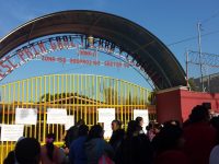 Alumnos de la primaria Tierra y Libertad toman clases en la calle