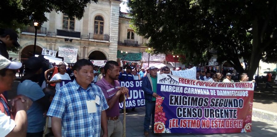 Marchan damnificados, 16 mil familias en el Istmo continúan en las calles