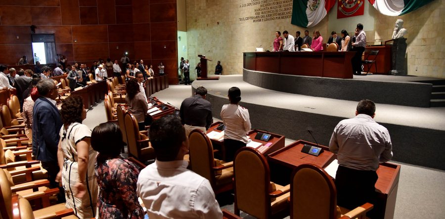 Pide Legislativo limpieza de playas oaxaqueñas