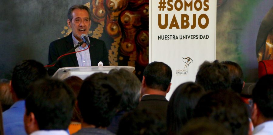 Cumple UABJO con la sociedad, a pesar de recibir bajos subsidios