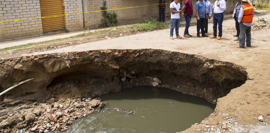 Atiende SAPAO hundimiento en Santa Cruz Xoxocotlán