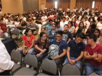 Debate Héctor Pablo sus propuestas  con alumnos de la UABJO