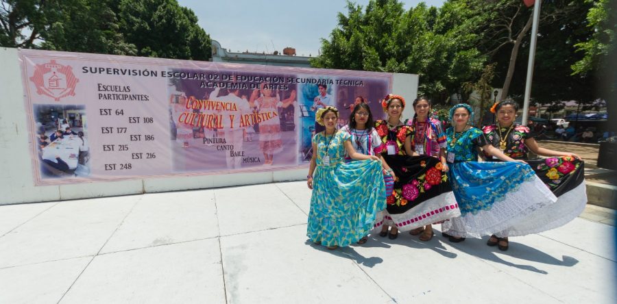 Celebran alumnos de secundaria Convivencia Cultural y Artística