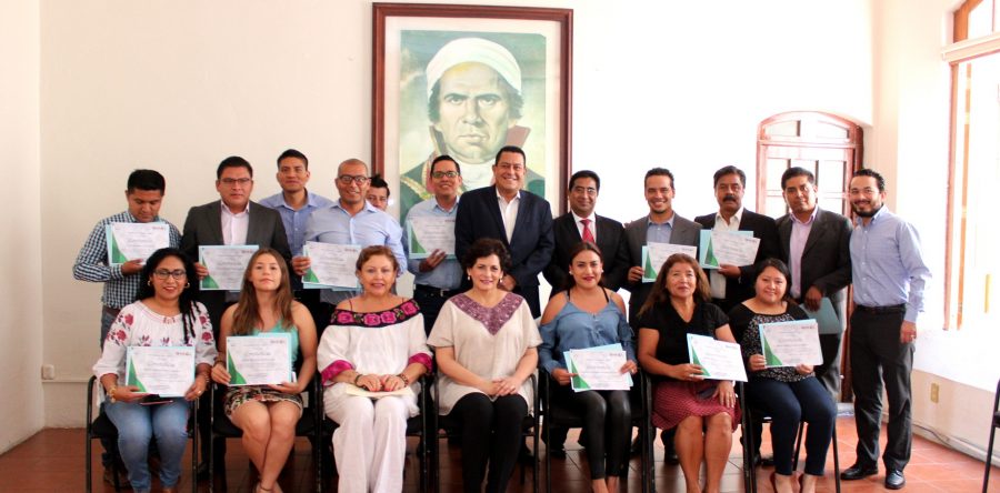 Clausuran ciclo de capacitación  a funcionarios de Oaxaca de Juárez