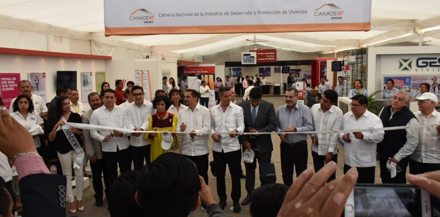 Participa edil capitalino en inicio de la feria de la vivienda